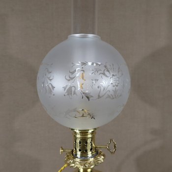 Lampe à pétrole électrifiée, style Louis XVI – XIXe