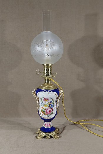 Lampe à pétrole électrifiée, style Louis XVI – XIXe