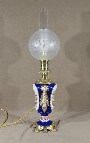 Lampe à pétrole électrifiée, style Louis XVI – XIXe