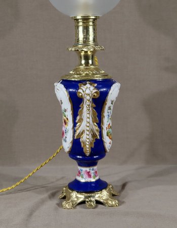 Lampe à pétrole électrifiée, style Louis XVI – XIXe