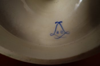 Paire De Grands Vases Couverts  de Sèvres 1779