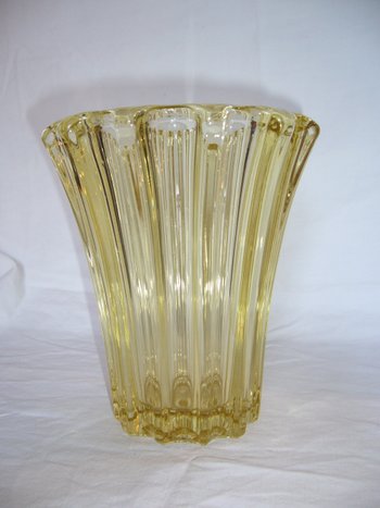 Vase en verre signé P D'Avesn