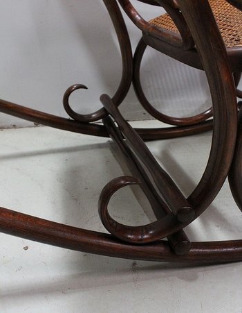 Rocking Chair et son Repose pieds en Hêtre, esprit Thonet – 1900