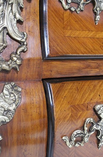 Commode Tombeau en Acajou Blond, style Régence – Milieu XXe
