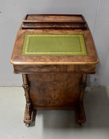 Piccola scrivania Davenport in noce, Inghilterra, epoca vittoriana - XIX secolo