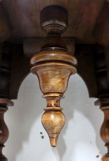 Sellette in Walnut, Gothic spirit - End of XIXth century