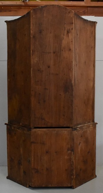 Corner Bookcase in Pine - End of XVIIIth century