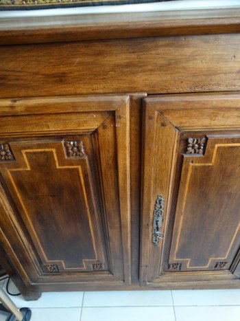 Walnut sideboard opening to 4 doors in front. Regional work Louis XVI. Late 18th and early 19th century.