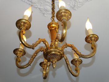 Lustre en bronze doré à 6 feux. Style louis XVI.