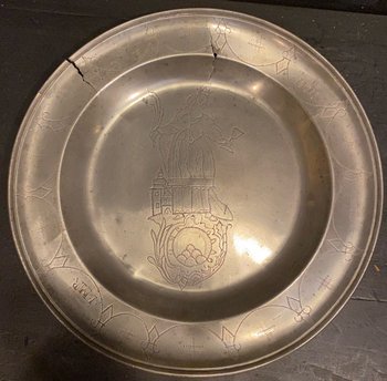Plat en étain du XVIII° siècle représentant sainte Barbe