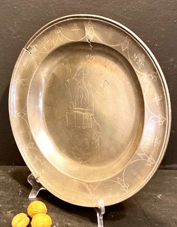 Plat en étain du XVIII° siècle représentant sainte Barbe