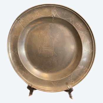 Plat en étain du XVIII° siècle représentant sainte Barbe