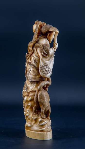 Okimono Cinese In Avorio Della Fine Dell'Ottocento.