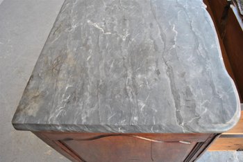 Comò Sauteuse Balestra In Noce Diciottesimo Piano In Marmo
