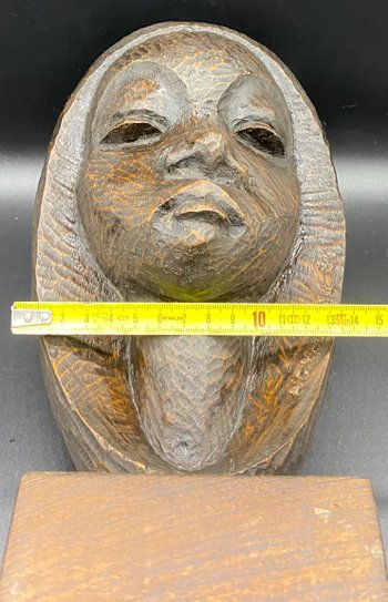 BUSTO IN LEGNO INTAGLIATO 1980