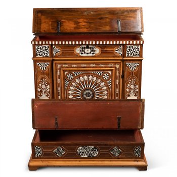 Kneeler Or Kneeler In Walnut. Italy, 17th Century