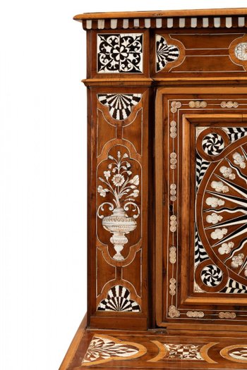 Kneeler Or Kneeler In Walnut. Italy, 17th Century