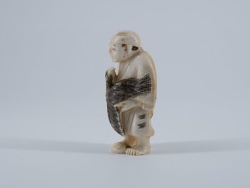 Okimono piccolo in avorio, XIX secolo