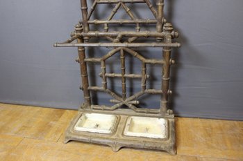 Mantelhalter aus Gusseisen mit Bambusimitation Um 1900