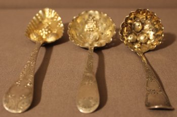 3 different dessert spoons in sterling silver from the early 19th century