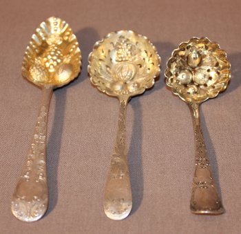 3 different dessert spoons in sterling silver from the early 19th century