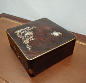 Jewelry box
