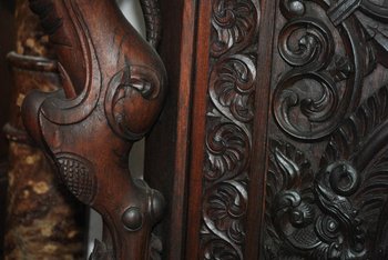 Armadio indiano del XIX secolo molto riccamente intagliato