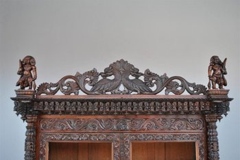 Armadio indiano del XIX secolo molto riccamente intagliato