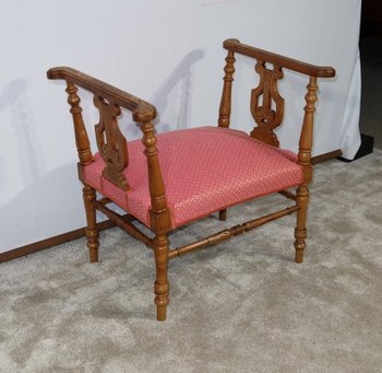 Petite Banquette à Accotoirs en Noyer massif – Fin XIXe