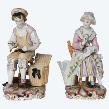 Pair of statuettes representing a couple working