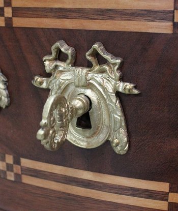 Petite Commode Chiffonnière en Acajou, style Transition Louis XV / Louis XVI – Fin XIXe