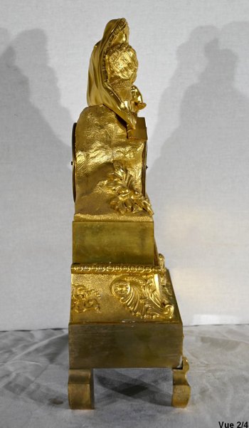 Pendule en Bronze Doré « La Vierge à la Chaise » - 1ère partie XIXe
