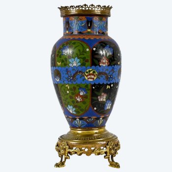 Vase en Bronze Doré et Emaux – Fin XIXe