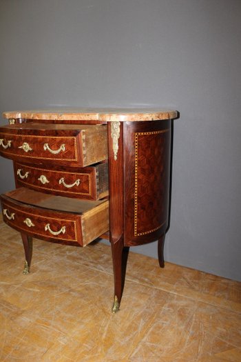 Cassettone a reni in stile Luigi XV in intarsio intorno al 1900