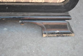 Coppia di poltrone Art Déco in legno annerito e seta