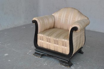 Coppia di poltrone Art Déco in legno annerito e seta