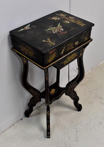 Piccola operaia in legno annerito e decorazioni asiatiche, periodo Napoleone III - XIX secolo