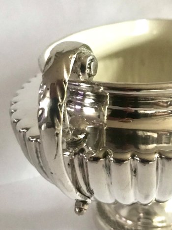 Centre de table coupe en faïence argenté et maillechort XXème