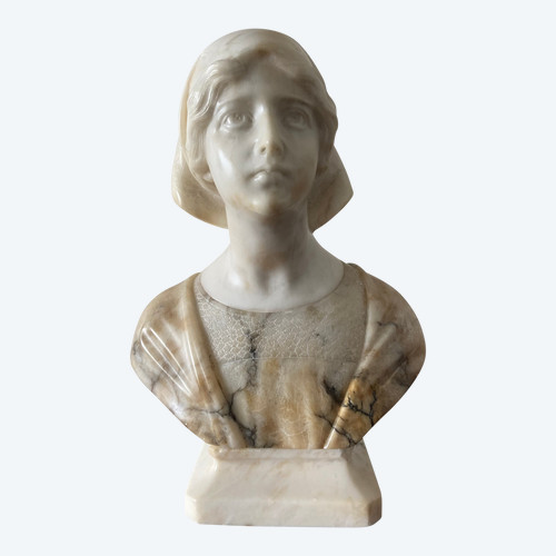 Busto di giovane donna