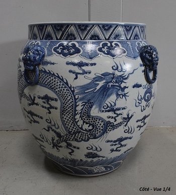 Large Ceramic Vase. Oriental decorations, origin China - XXth