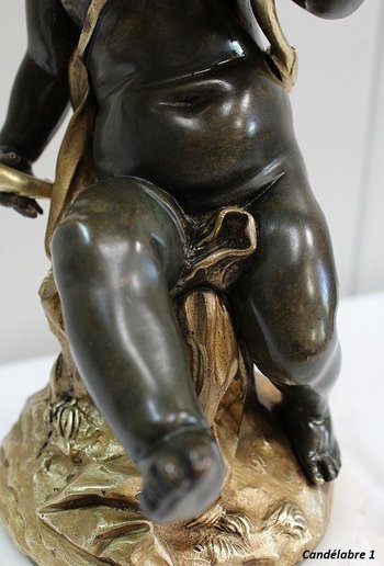 Coppia di candelabri in bronzo "Un Amour et un Faune", da Clodion e Delarue - Fine XIX secolo