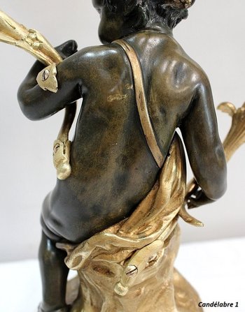 Coppia di candelabri in bronzo "Un Amour et un Faune", da Clodion e Delarue - Fine XIX secolo
