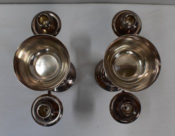 Ein Paar Kerzenständer aus versilbertem Metall - 20.