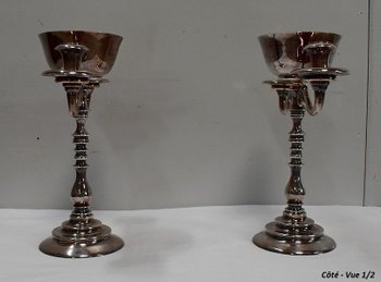 Ein Paar Kerzenständer aus versilbertem Metall - 20.
