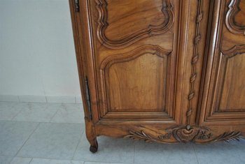 Louis XV Provenzalischer Kleiderschrank Achtzehntes Mal In Nussbaum