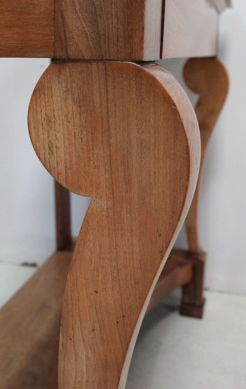 Consolle di proprietà, in noce massiccio, Periodo di restauro - Inizio XIX secolo