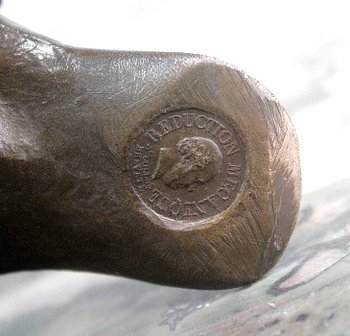 Bronzo di Putto che regge un'oca, di A. Collas - XIX secolo