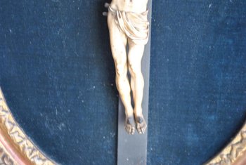 18th Century Ivory Christ In Its Golden Wood Frame