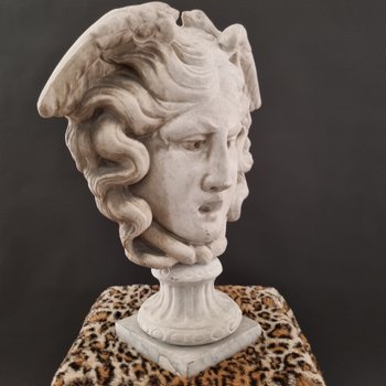 XVI secolo, Rara Gorgone Medusa in marmo.