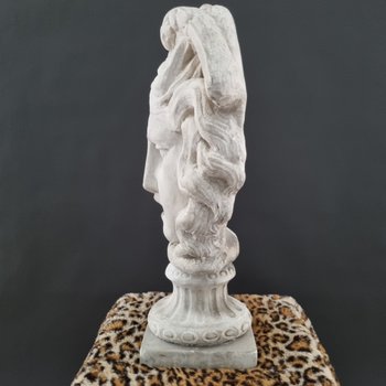 XVI secolo, Rara Gorgone Medusa in marmo.